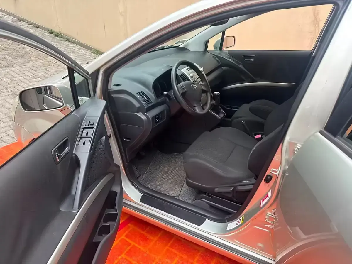 Usata Toyota Corolla Verso Sol 129 CV (94 kW) 2005 Argento Monovolume