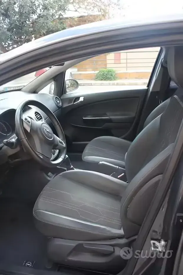 Usata Opel Corsa 75 CV (55 kW) 2012 Grigio Utilitaria