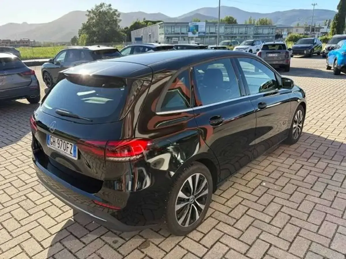 Usata Mercedes B180 Premium 116 CV (85 kW) 2022 Nero Utilitaria
