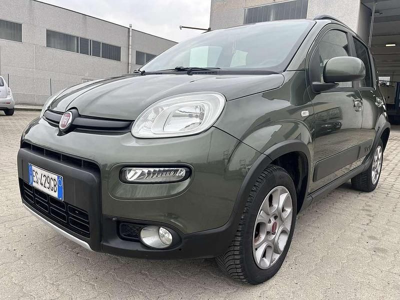 Usata Fiat Panda 4x4 Trekking 75 CV (55 kW) 2013 Verde Utilitaria