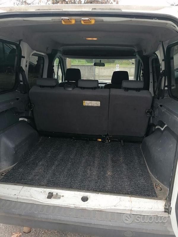 Usata Ford Tourneo Connect S 90 CV (66 kW) 2007 Bianco Monovolume