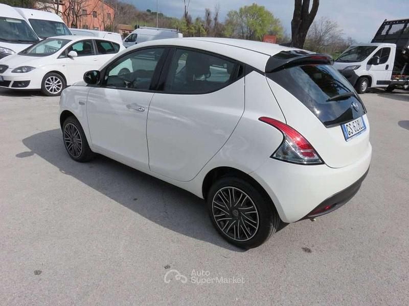 Usata Lancia Ypsilon S 69 CV (50 kW) 2023 Bianco Utilitaria