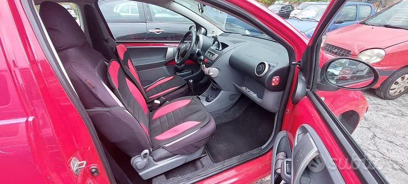 Usata Toyota Aygo Sol 54 CV (39 kW) 2006 Rosso Utilitaria