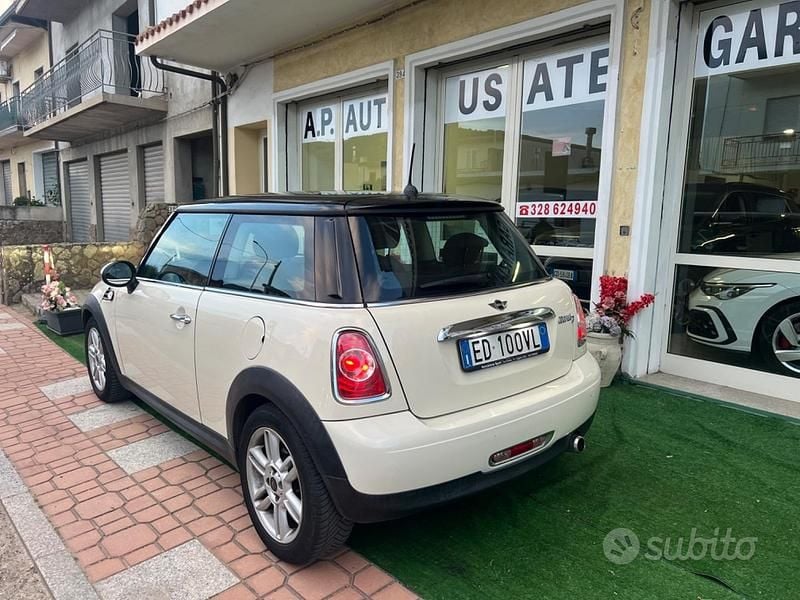 Usata Mini Cooper D 110 CV (80 kW) 2010 Beige Utilitaria