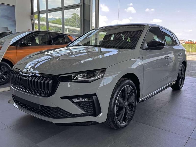 Grigio pastello Nuova 2025 Skoda Scala Monte Carlo Due volumi | 27.800 € (Buon prezzo) - Immagine 1/4