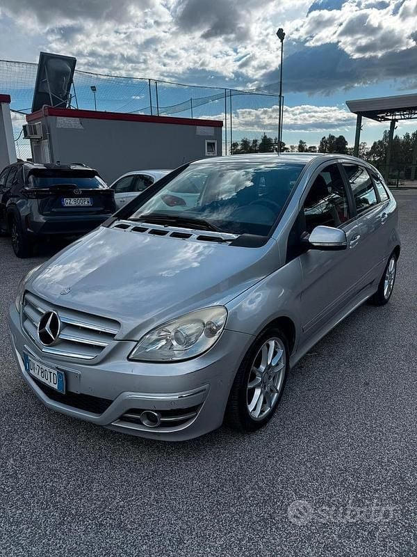 Usata Mercedes B200 108 CV (79 kW) 2009 Grigio Monovolume
