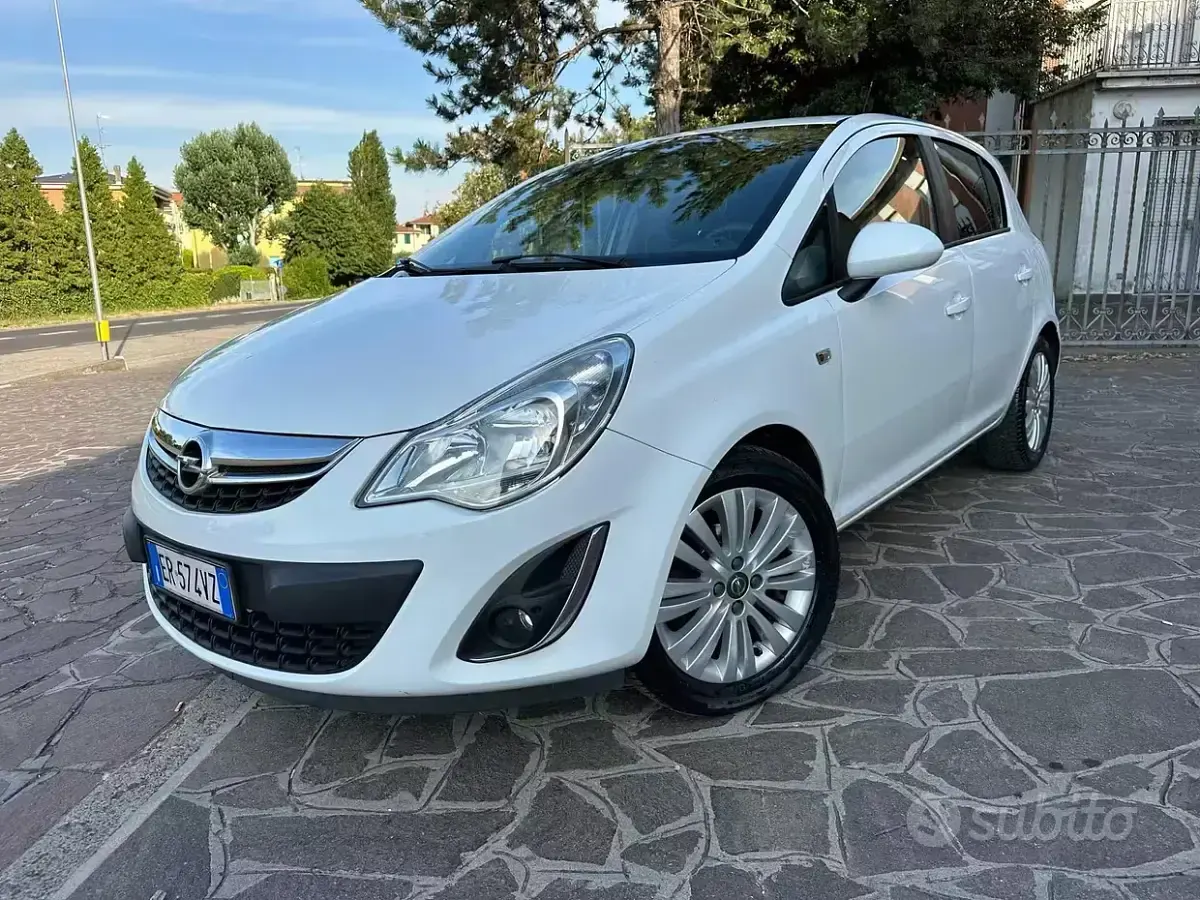 Usata Opel Corsa Edition 85 CV (62 kW) 2013 Utilitaria