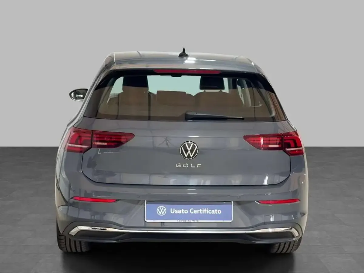 Usata VW Golf VIII Style 150 CV (110 kW) 2025 Dolphin grey metallizzato Berlina