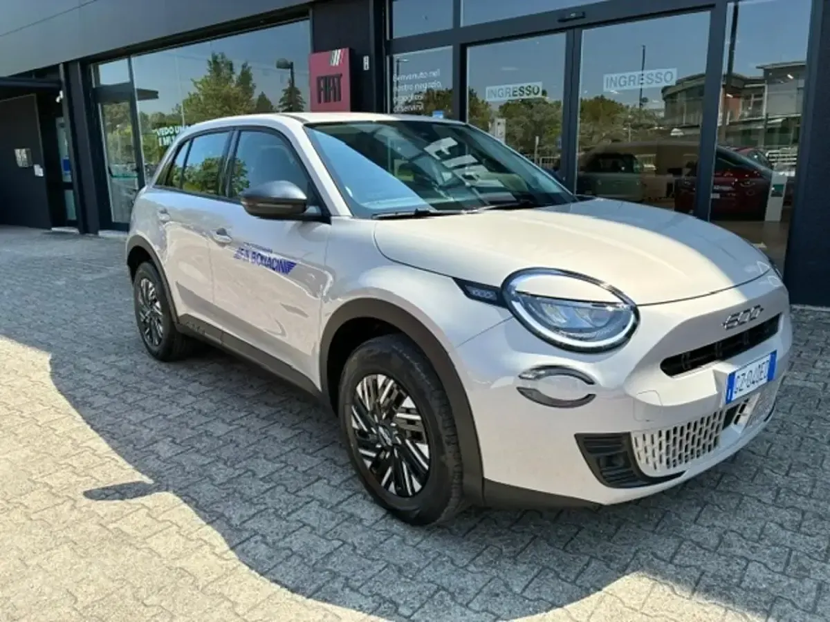 Usata Fiat 600 110 CV (80 kW) 2025 Beige SUV