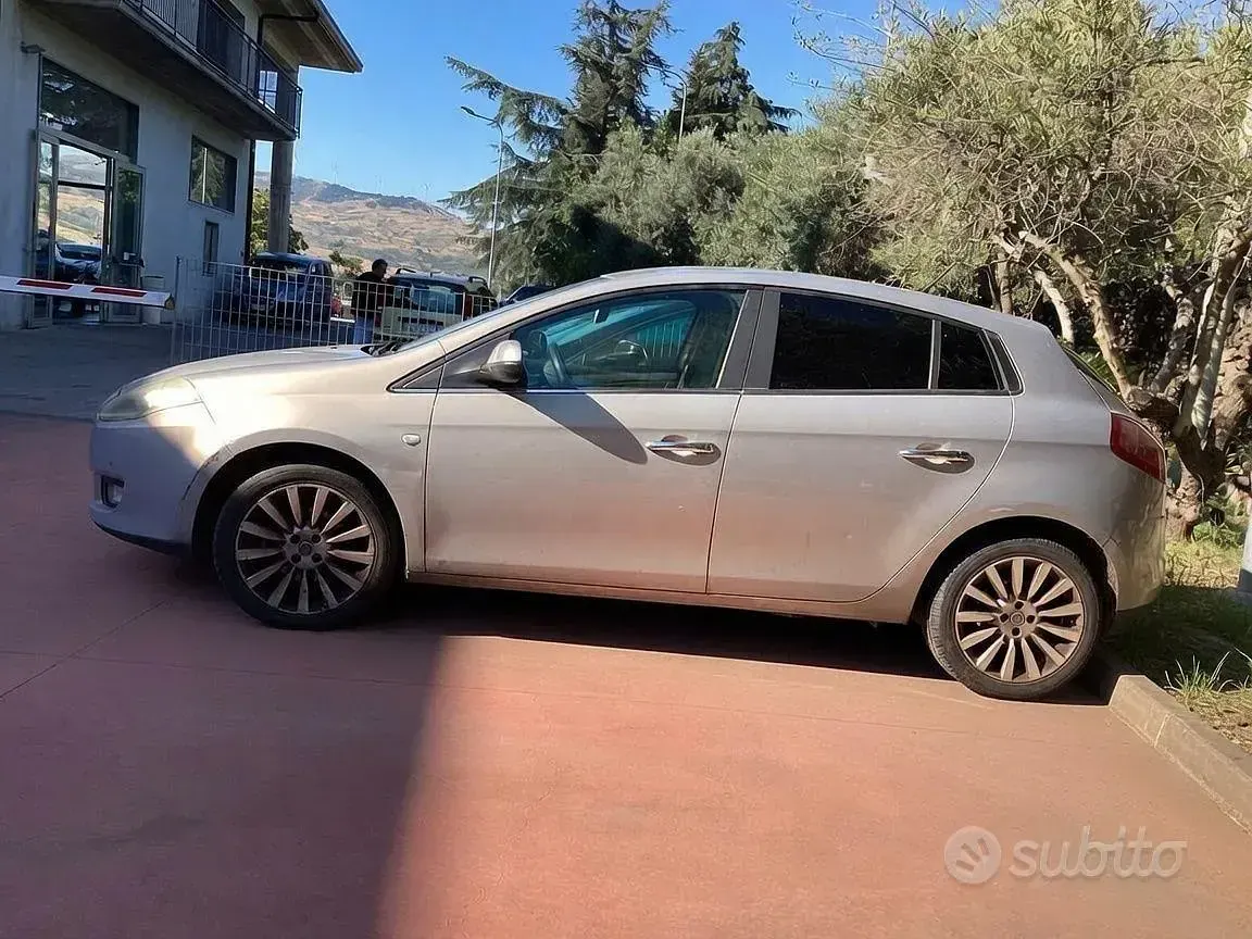 Usata Fiat Bravo 165 CV (121 kW) 2010 Grigio Utilitaria