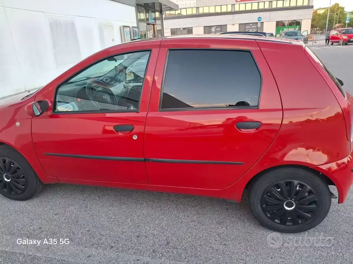 Usata Fiat Punto 60 CV (44 kW) 2004 Rosso Utilitaria