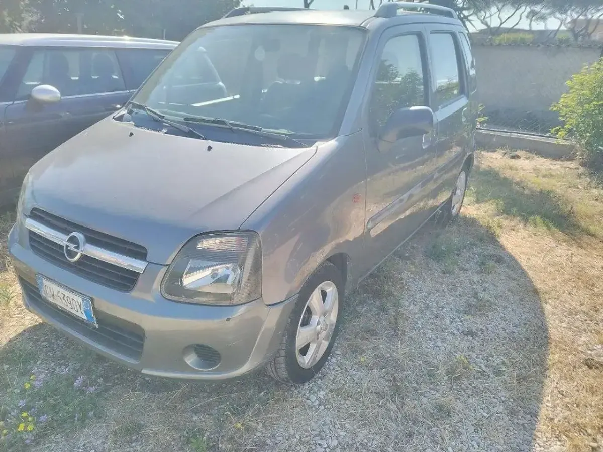 Usata Opel Agila Edition 80 CV (58 kW) 2005 Antracite Monovolume