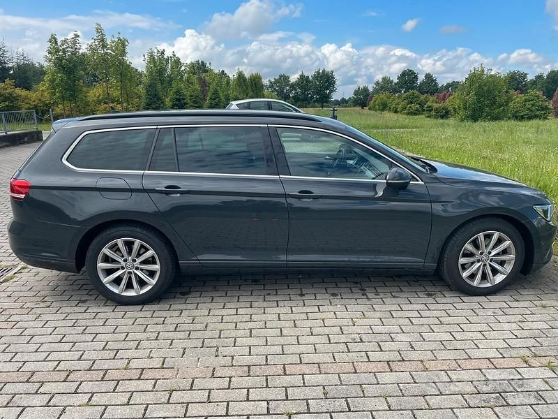 Usata VW Passat Highline 150 CV (110 kW) 2018 Grigio Station wagon