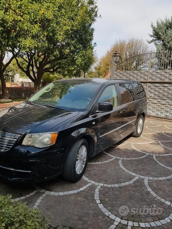 Usata Lancia Voyager 163 CV (119 kW) 2011 Nero Monovolume