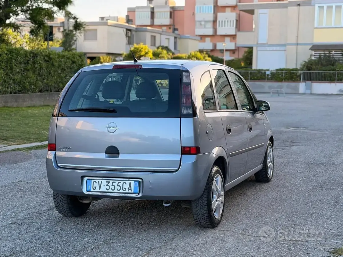 Usata Opel Meriva Cosmo 90 CV (66 kW) 2009 Grigio Monovolume