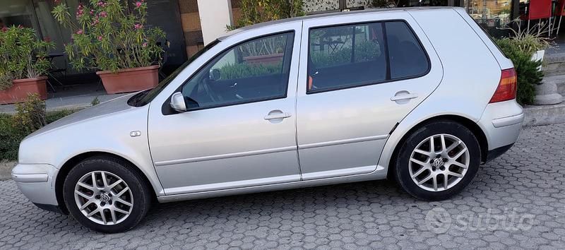 Usata VW Golf IV 101 CV (74 kW) 2003 Grigio Berlina