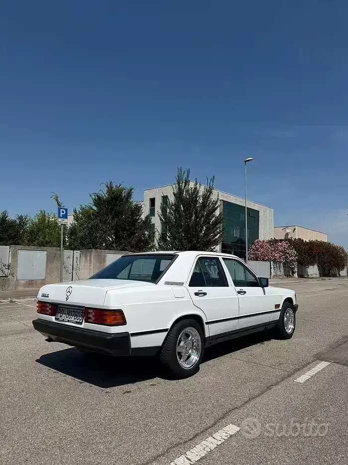 Usata Mercedes 190 122 CV (89 kW) 1986 Bianco Berlina