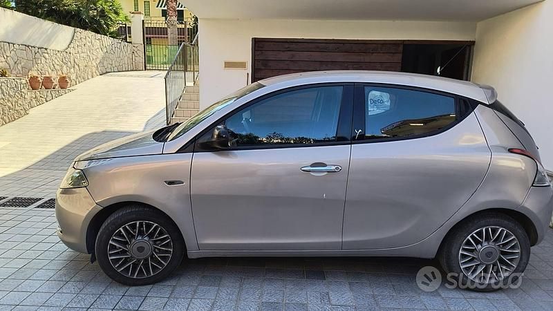Usata Lancia Ypsilon 95 CV (69 kW) 2012 Utilitaria