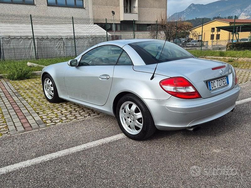 Usata Mercedes SLK200 163 CV (119 kW) 2006 Grigio Cabrio