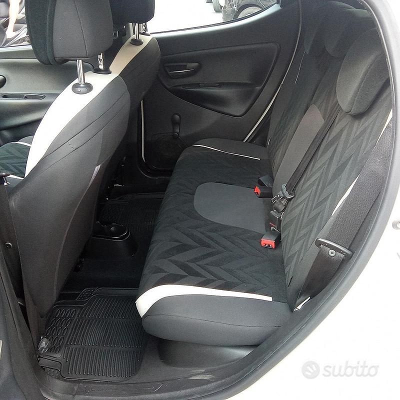 Usata Lancia Ypsilon 69 CV (50 kW) 2017 Marrone Utilitaria