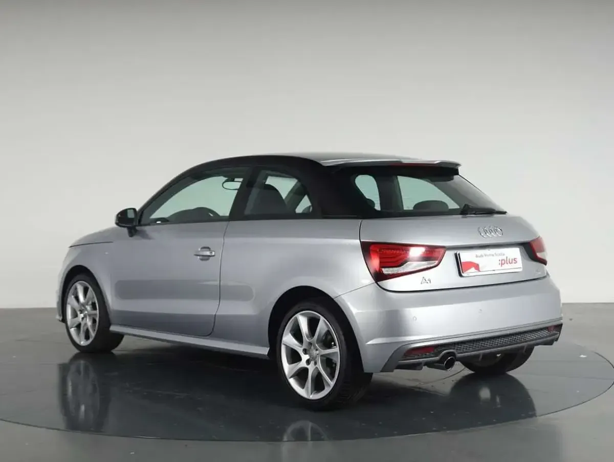 Usata Audi A1 Admired 95 CV (69 kW) 2018 Argento Berlina