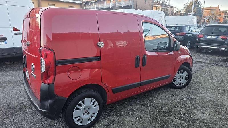 Usata Fiat Fiorino 77 CV (56 kW) 2016 Rosso / pastello Monovolume