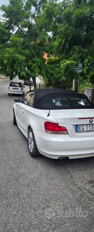 Usata BMW 118 Cabriolet 143 CV (105 kW) 2011 Bianco Cabrio