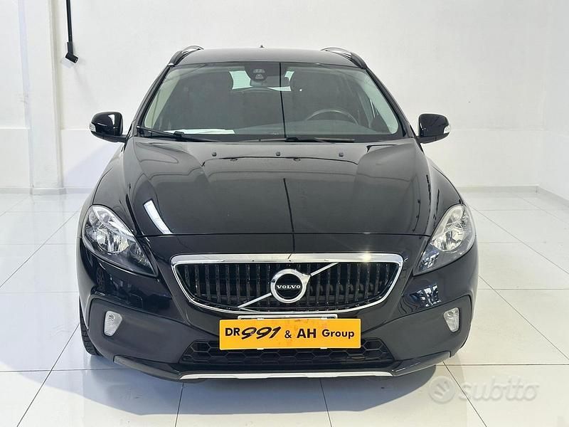 Usata Volvo V40 Business Edition 120 CV (88 kW) 2017 Nero Berlina