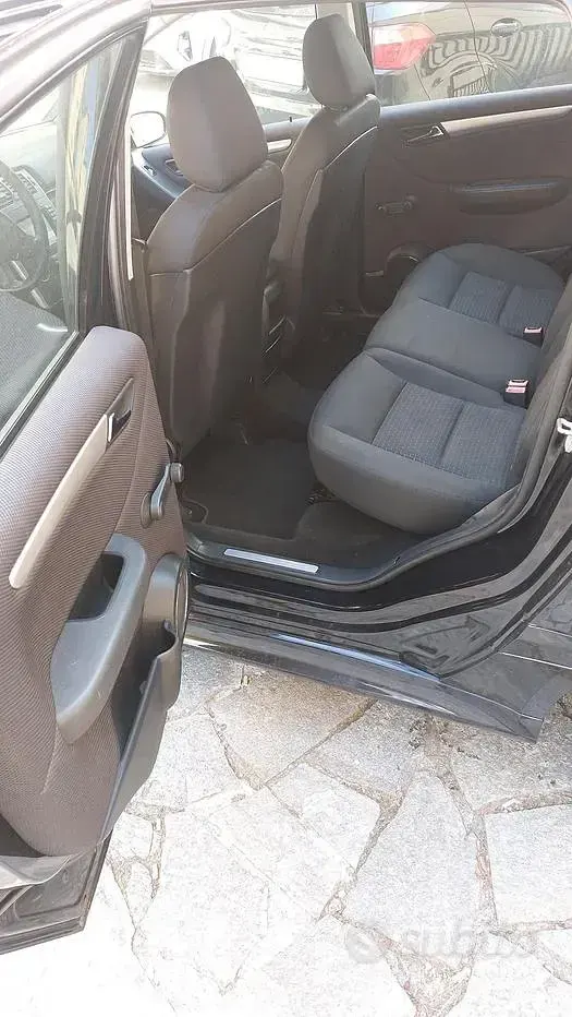 Usata Mercedes B180 116 CV (85 kW) 2011 Nero Utilitaria