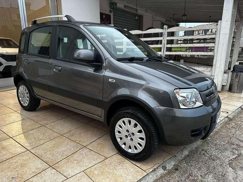 Usata Fiat Panda 4x4 Climbing 69 CV (50 kW) 2012 Other Utilitaria