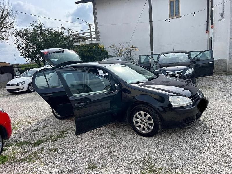 Usata VW Golf IV Sportline 105 CV (77 kW) 2005 Nero Berlina