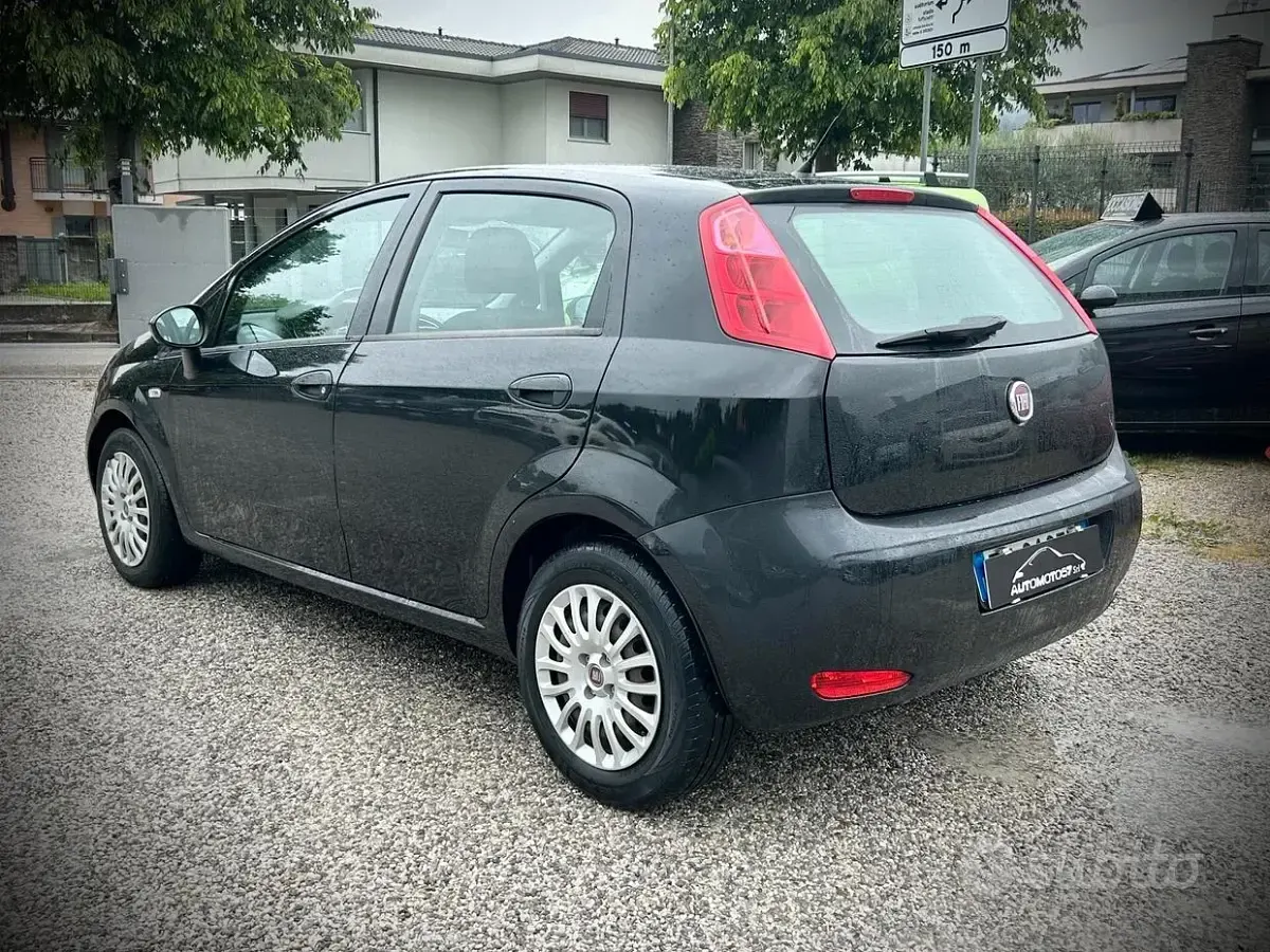 Gebraucht Fiat Punto 95 PS (69 kW) 2018 Schwarz Kleinwagen