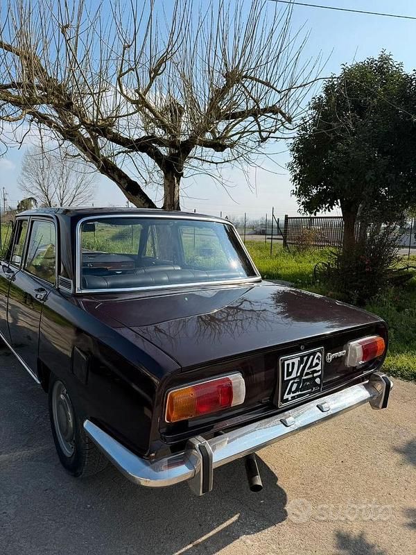 Usata Alfa Romeo 1750 1960 Marrone Berlina