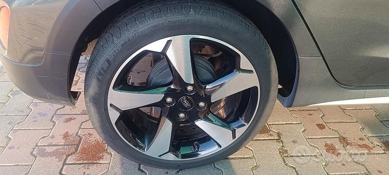 Gebraucht Ford Fiesta Active 100 PS (73 kW) 2020 Grau Limousine