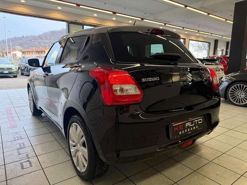 Usata Suzuki Swift Cool 90 CV (66 kW) 2019 Nero tetto grigio Utilitaria