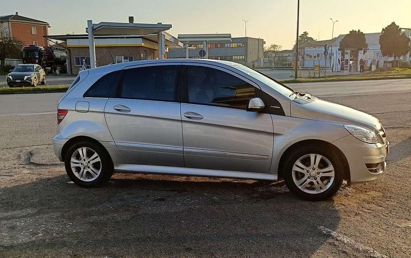 Usata Mercedes B160 Executive 95 CV (69 kW) 2011 Argento Monovolume