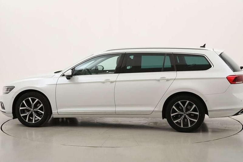 Usata VW Passat Executive 150 CV (110 kW) 2022 Bianco Station wagon