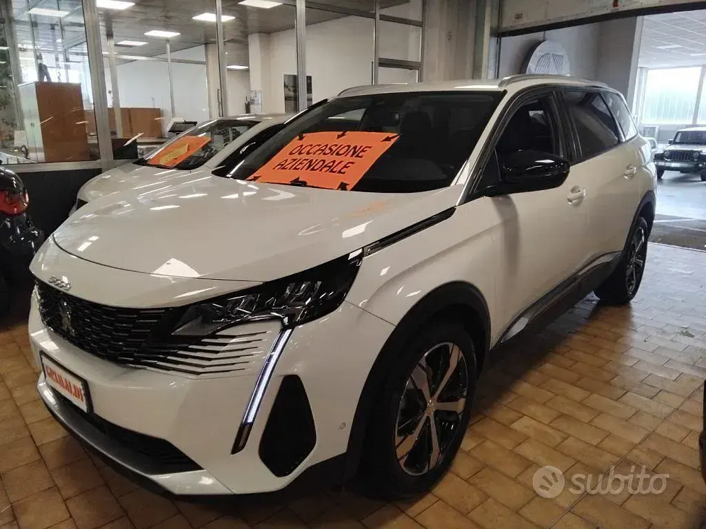 Usata Peugeot 5008 Allure 177 CV (130 kW) 2022 Bianco / pastello SUV