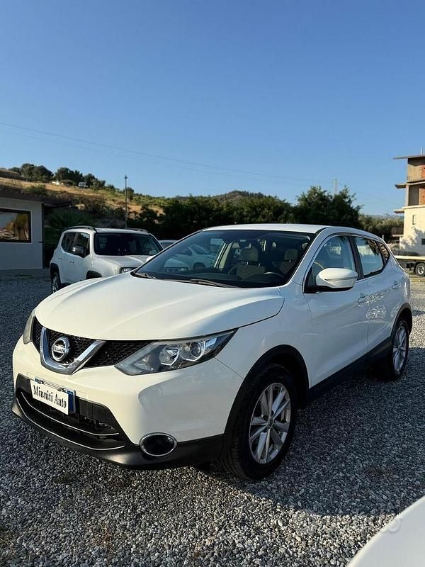 Usata Nissan Qashqai Acenta 110 CV (80 kW) 2015 Bianco SUV