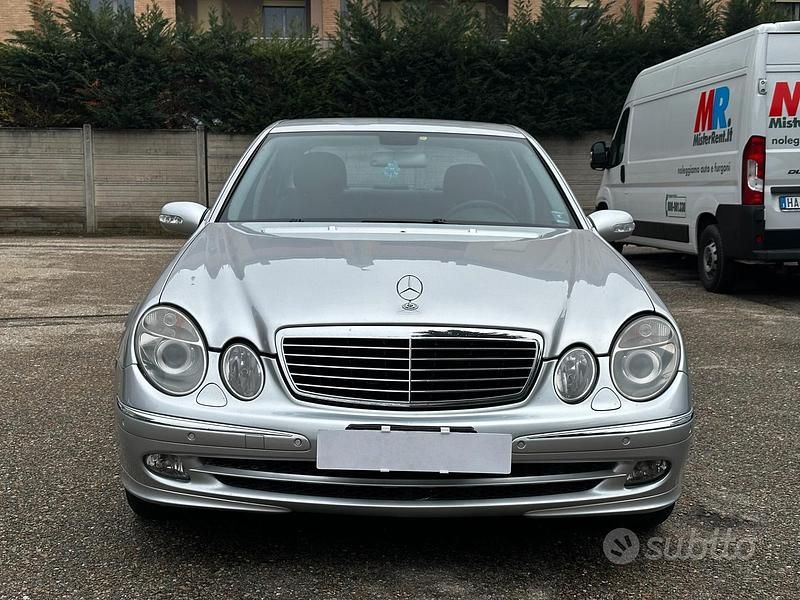 Usata Mercedes E280 Avantgarde 190 CV (139 kW) 2006 Grigio Berlina