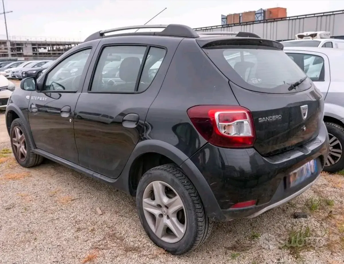 Usata Dacia Sandero Stepway 90 CV (66 kW) 2013 Nero Berlina