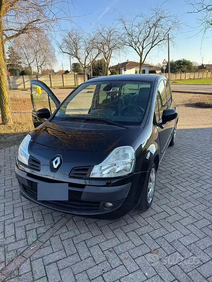 Usata Renault Modus 75 CV (55 kW) 2012 Nero Monovolume