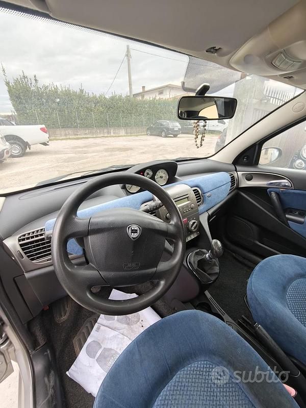 Gebraucht Lancia Ypsilon 60 PS (44 kW) 2004 Grau Kleinwagen
