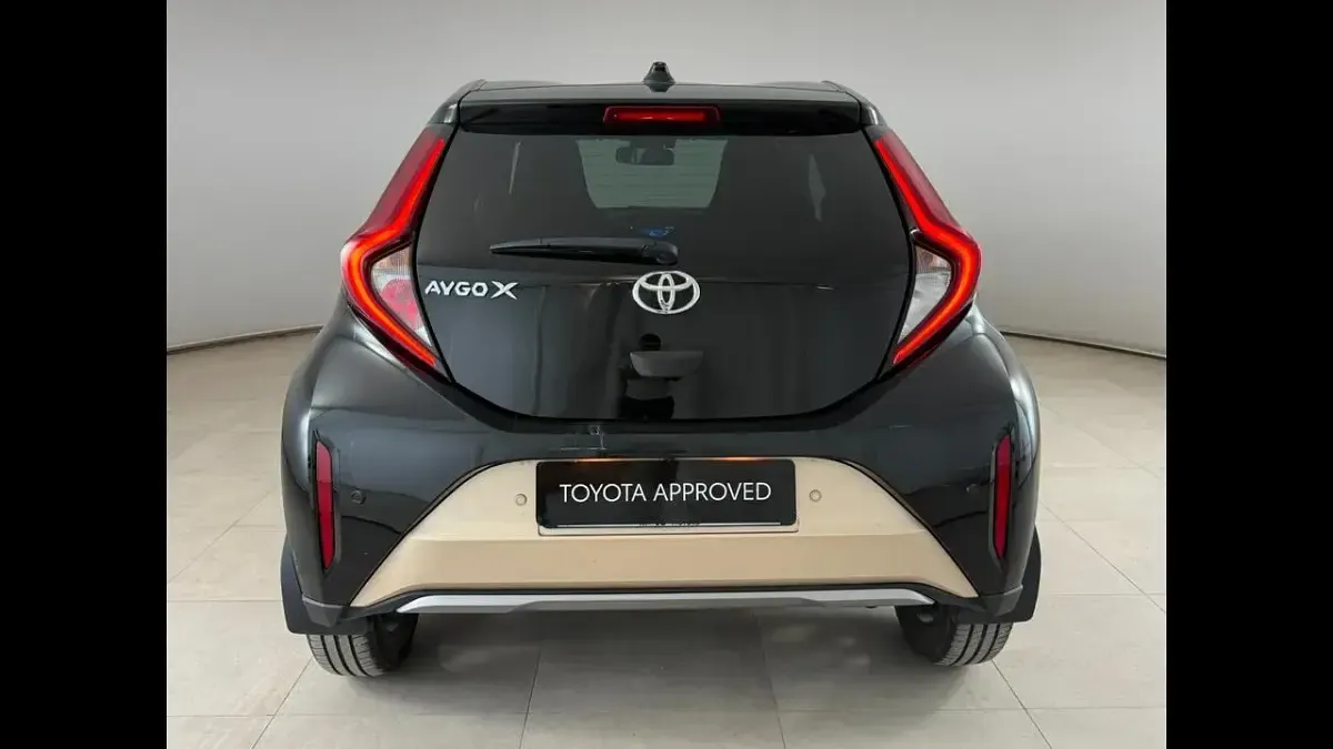 Second-hand Toyota Aygo X Lounge 72 CP (52 kW) 2022 Bej SUV