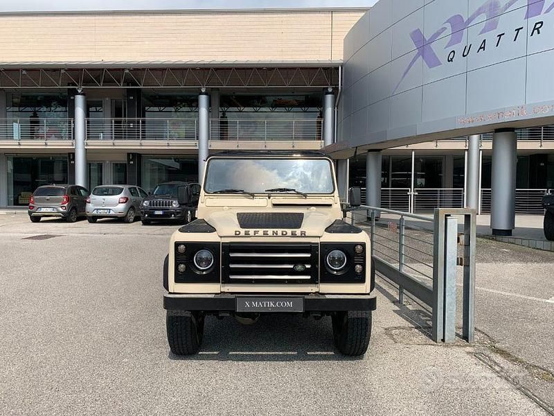 Usata Land Rover Defender 136 CV (100 kW) 1996 Beige pastello Utilitaria