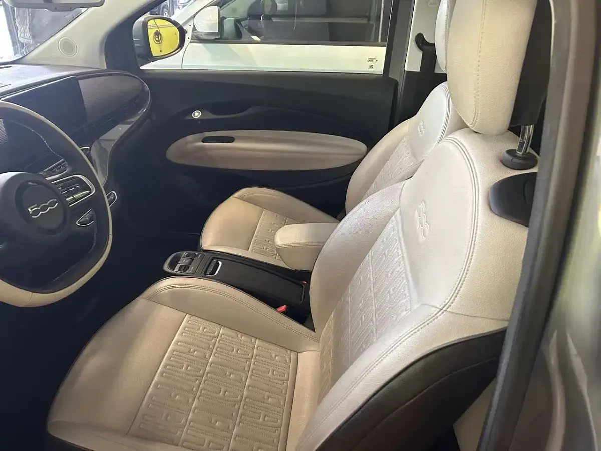 Używany Fiat 500e La Prima 86 kW (118 KM) 2020 Szary Hatchback