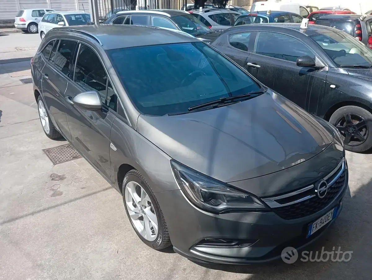 Usata Opel Astra Business 110 CV (80 kW) 2017 Grigio Berlina