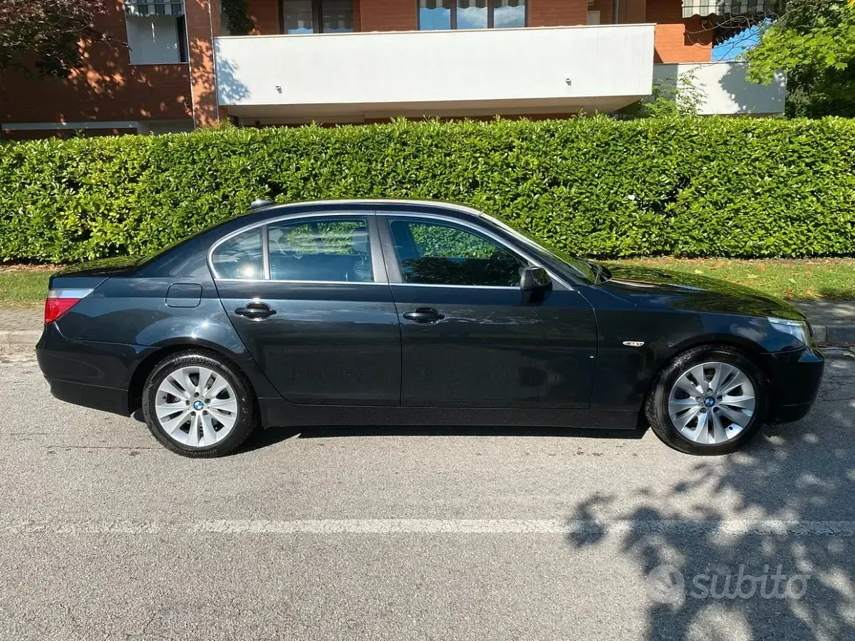 Usata BMW 530 231 CV (169 kW) 2006 Nero Berlina