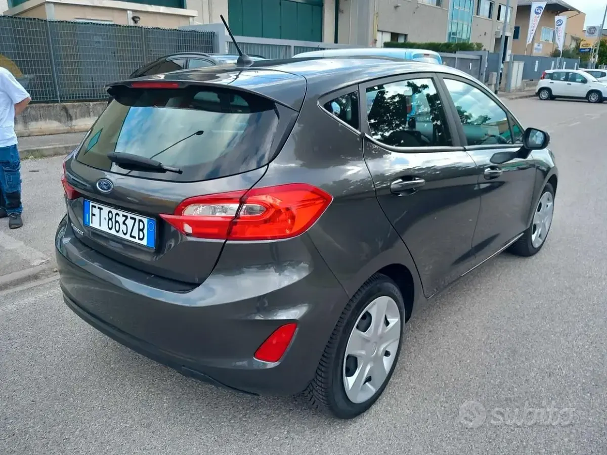 Usata Ford Fiesta Active 86 CV (63 kW) 2019 Grigio Utilitaria