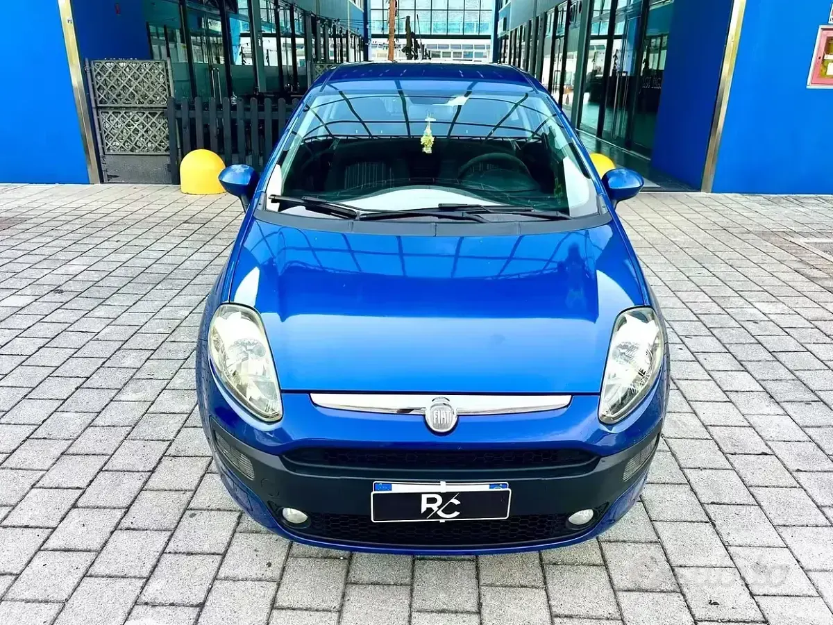 Usata Fiat Grande Punto 69 CV (50 kW) 2011 Bluazzurro Utilitaria